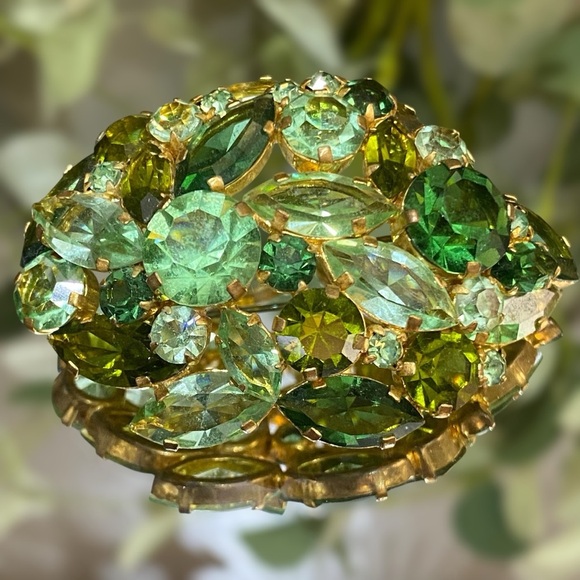 Vintage Austria Uranium Green Cluster Brooch Signed Multi Shapes Sizes Stunning - Picture 2 of 8